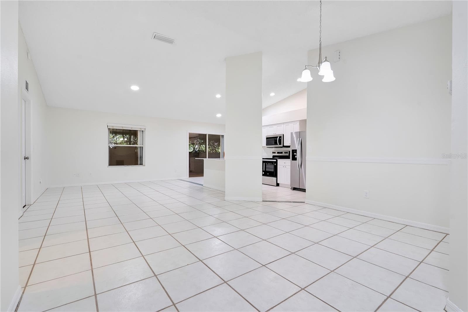 Single Family Residence at 11224 CYPRESS LEAF DR, ORLANDO, photo 6 of 36