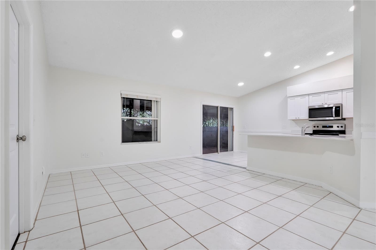 Single Family Residence at 11224 CYPRESS LEAF DR, ORLANDO, photo 7 of 36