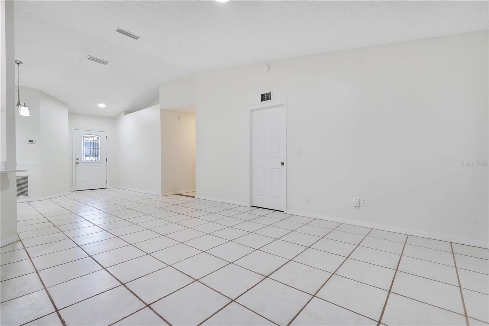 Single Family Residence at 11224 CYPRESS LEAF DR, ORLANDO, photo 9 of 36