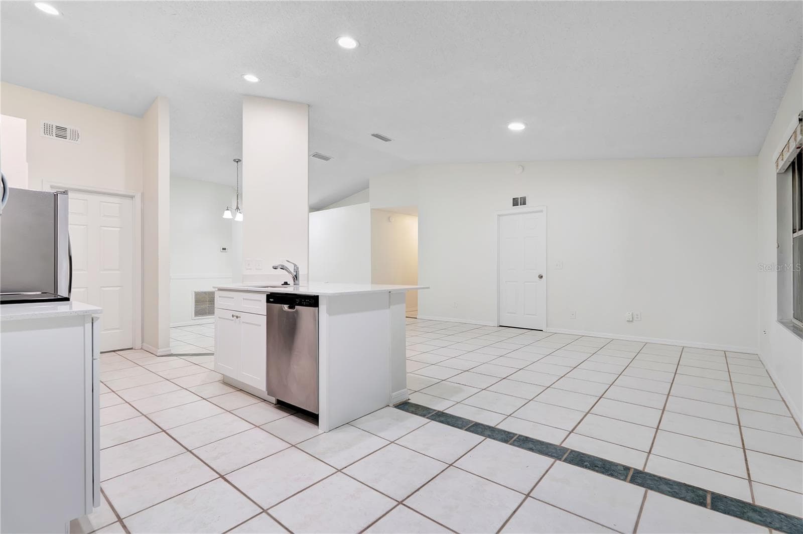 Single Family Residence at 11224 CYPRESS LEAF DR, ORLANDO, photo 11 of 36