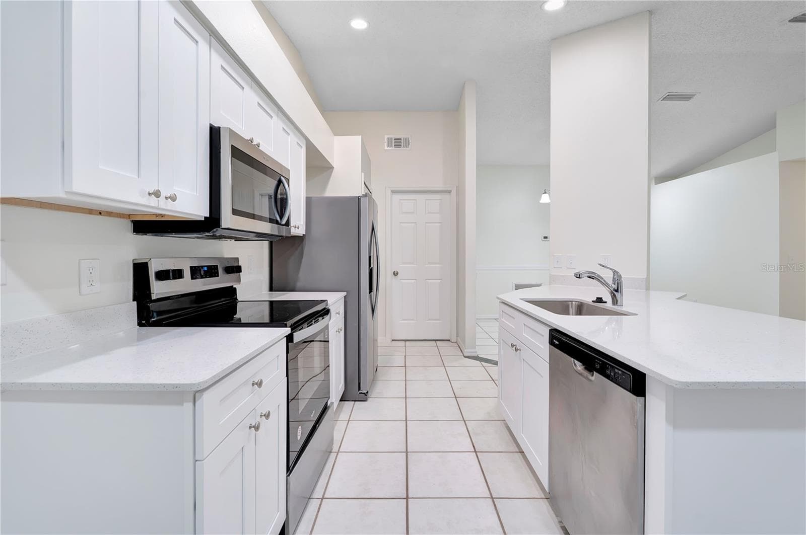 Single Family Residence at 11224 CYPRESS LEAF DR, ORLANDO, photo 12 of 36