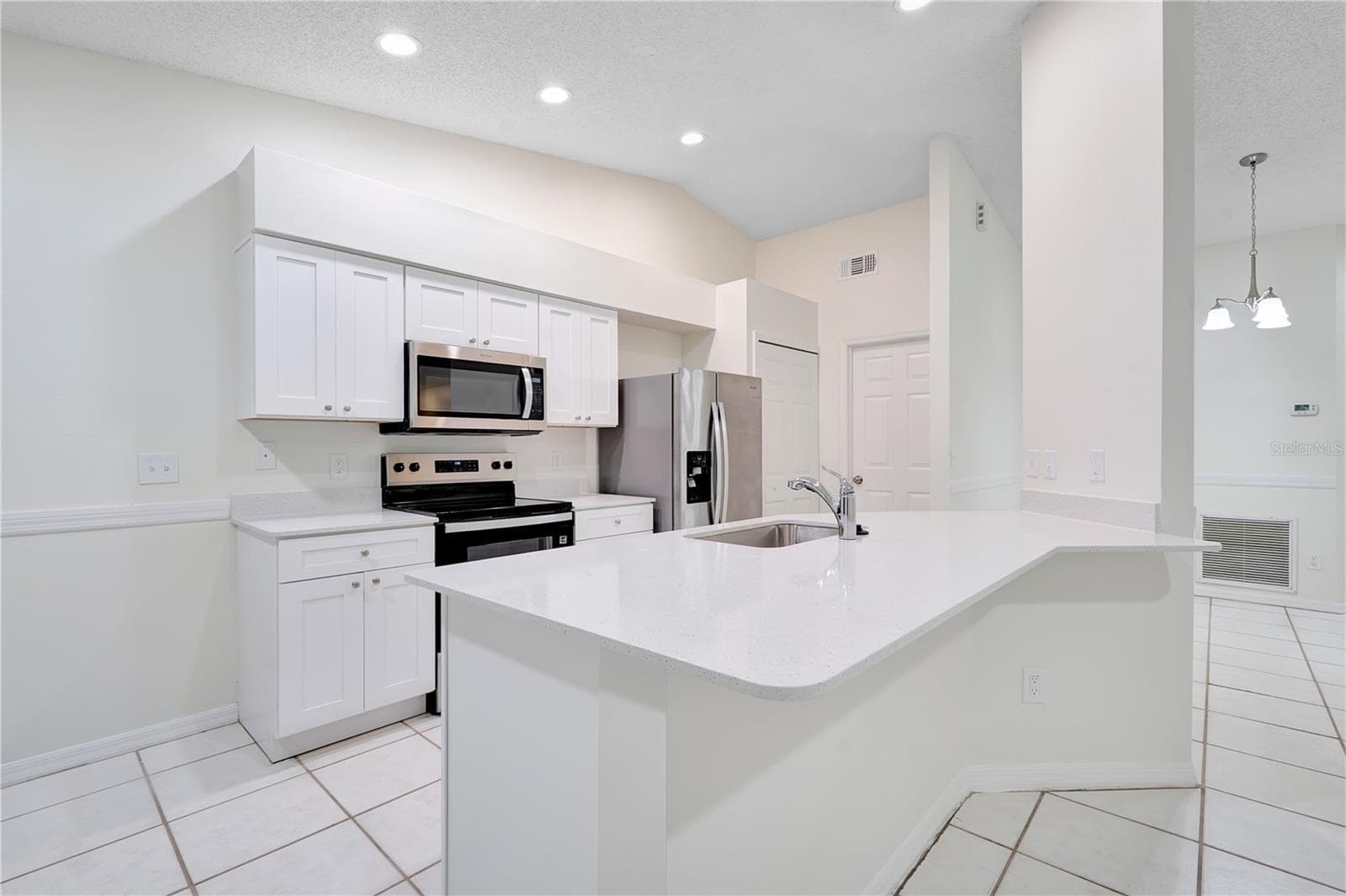 Single Family Residence at 11224 CYPRESS LEAF DR, ORLANDO, photo 13 of 36