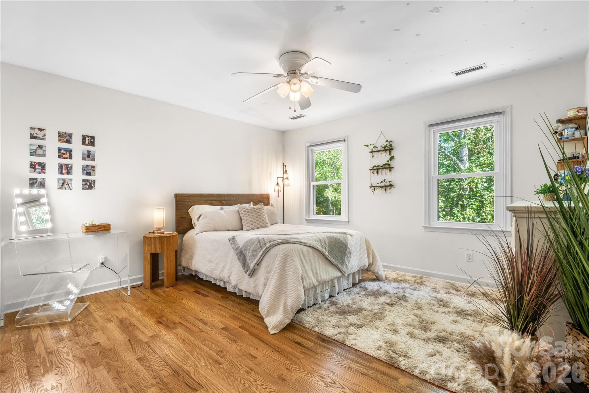 Single Family Residence at 925 38th Avenue NE, Hickory, photo 31 of 48