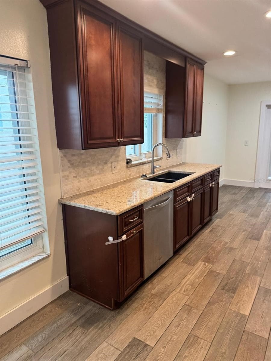 Single Family Residence at 7920 GEORGE WASHINGTON LN, TAMPA, photo 9 of 28