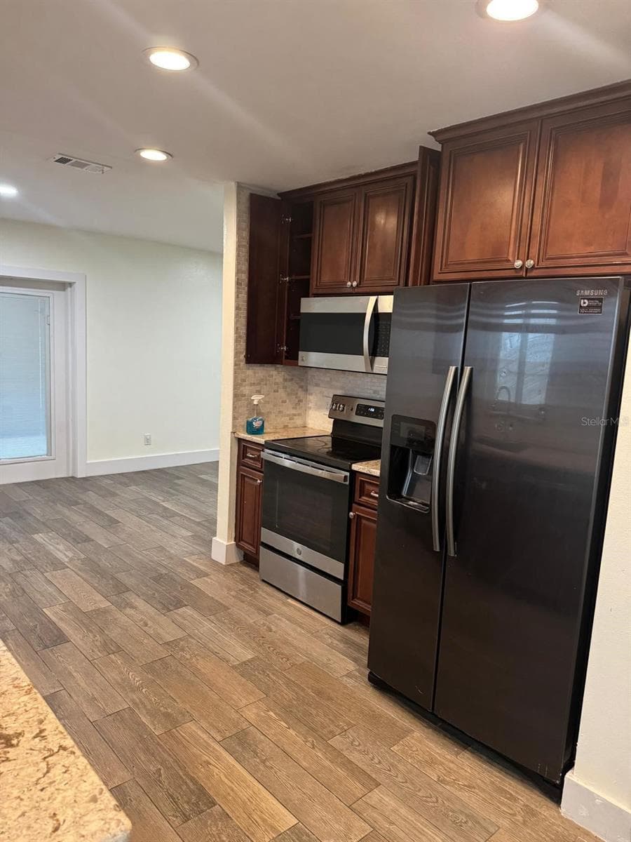 Single Family Residence at 7920 GEORGE WASHINGTON LN, TAMPA, photo 10 of 28