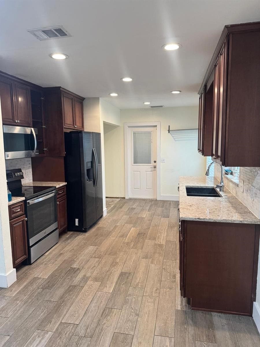 Single Family Residence at 7920 GEORGE WASHINGTON LN, TAMPA, photo 12 of 28