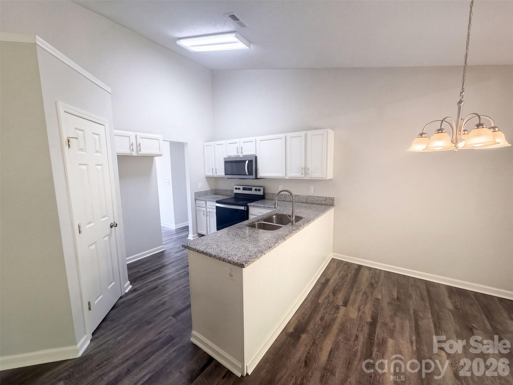 Single Family Residence at 2094 Chapel Creek Road SW, Concord, photo 2 of 24