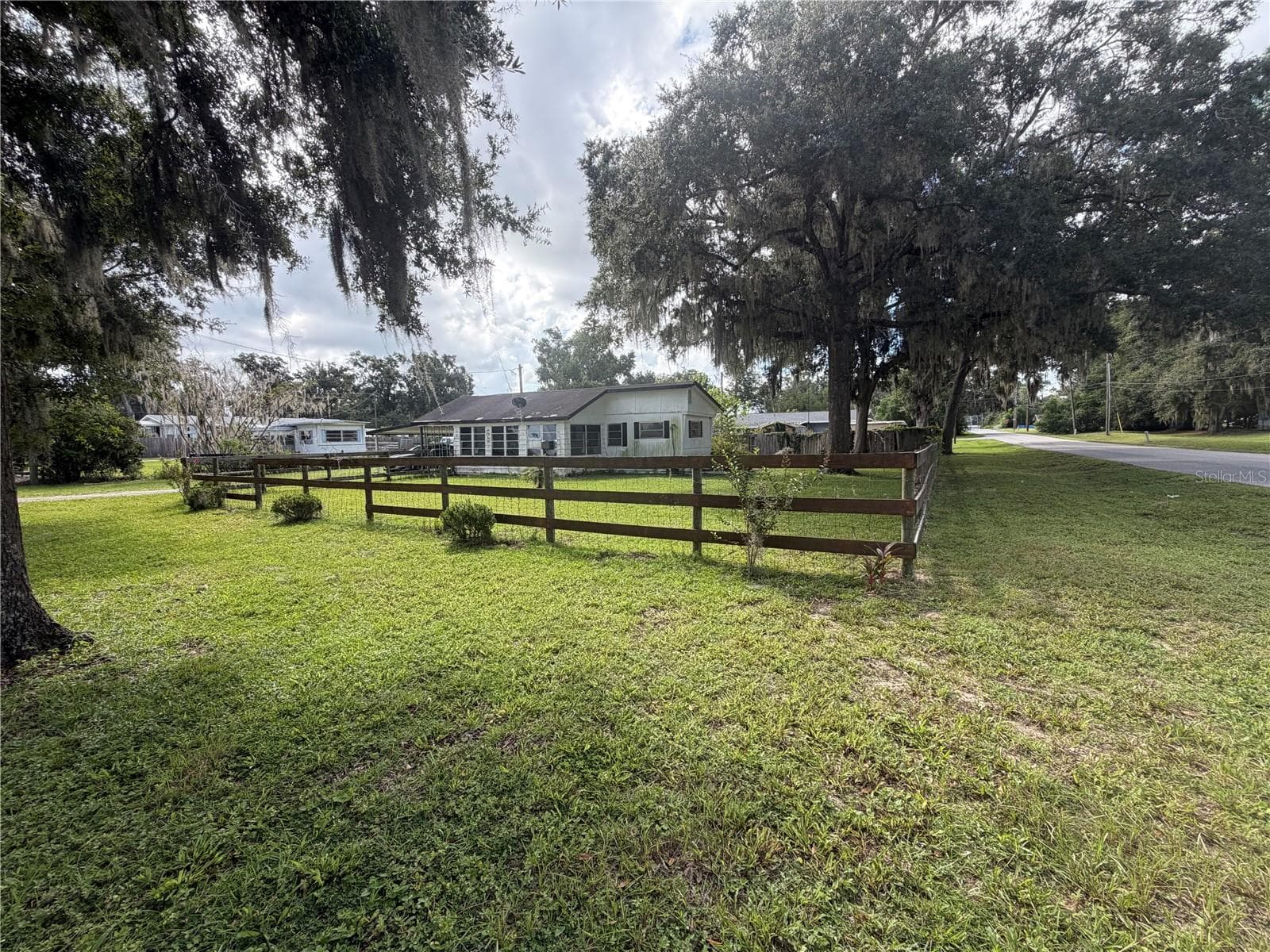 Mobile Home at 6540 SE 107TH ST, BELLEVIEW, photo 3 of 11