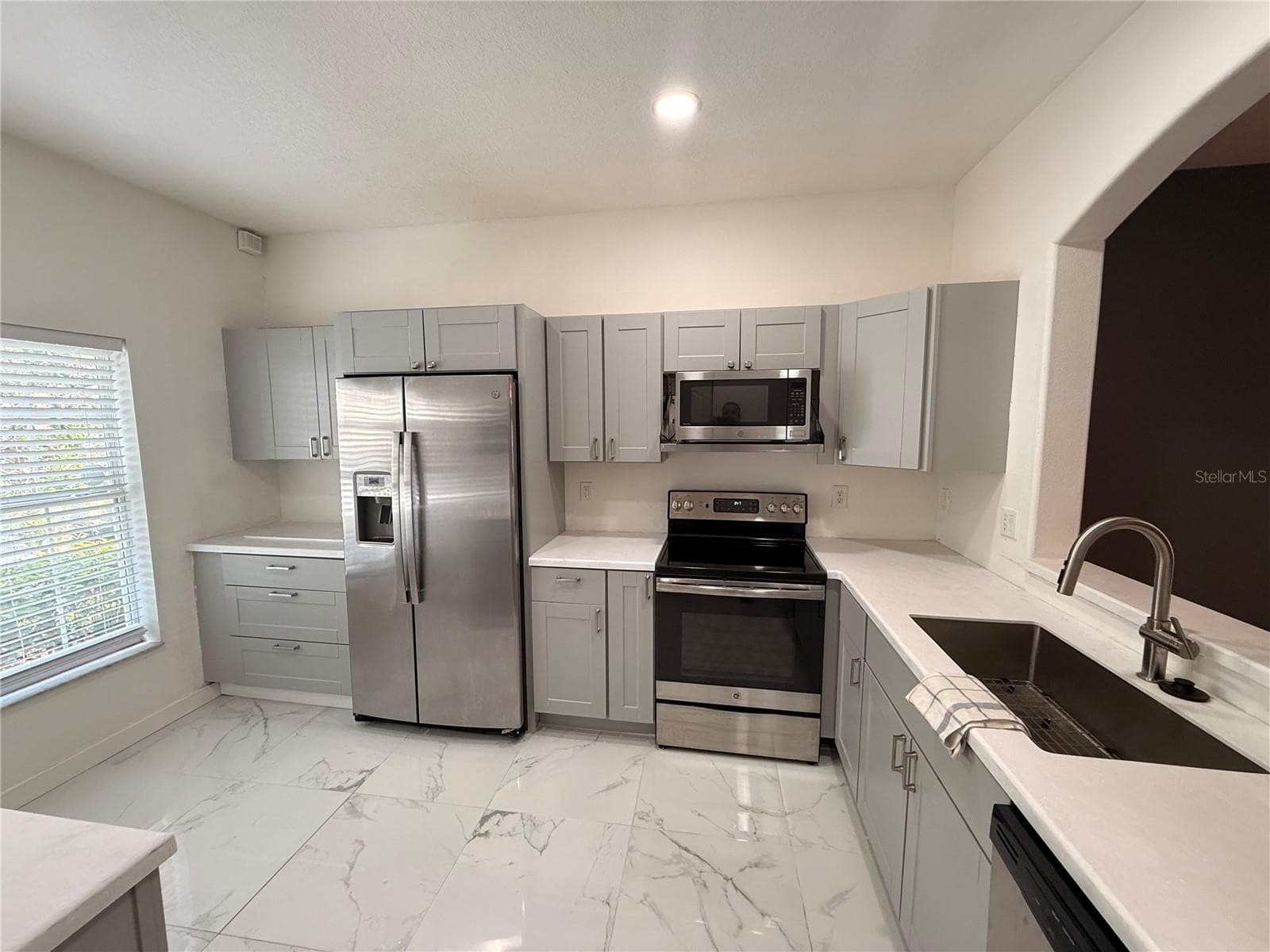 Townhouse at 3454 HIGH HAMPTON CIR, TAMPA, photo 2 of 18