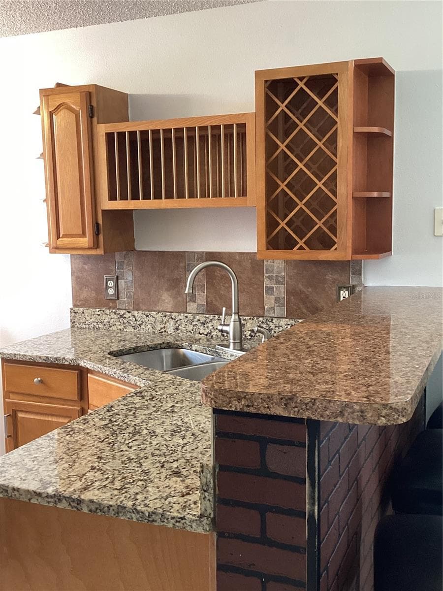 Single Family Residence at 7160 EDGEWATER SHORES CT, ORLANDO, photo 3 of 8