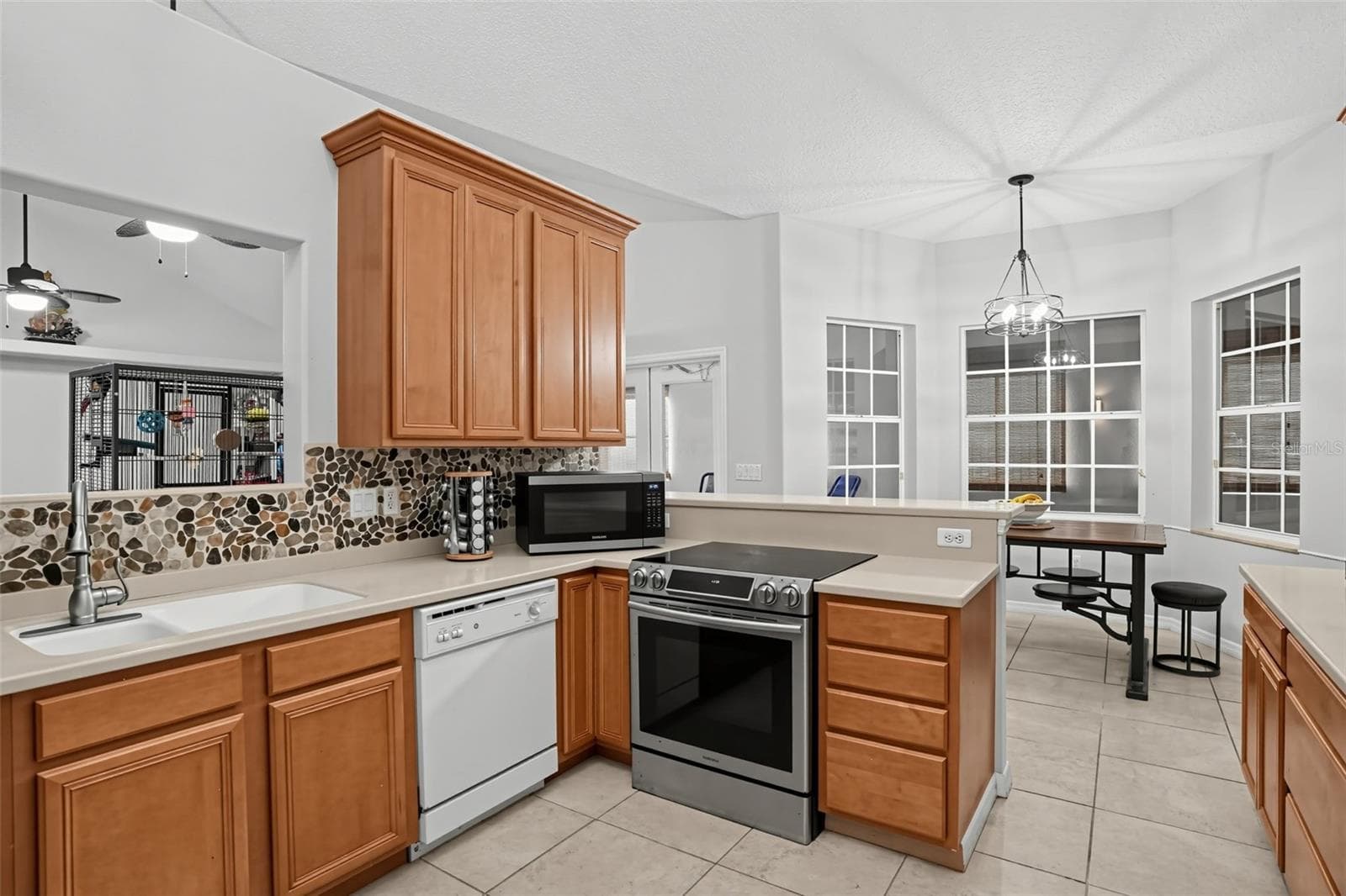 Kitchen - 585 AMBER LN, COCOA