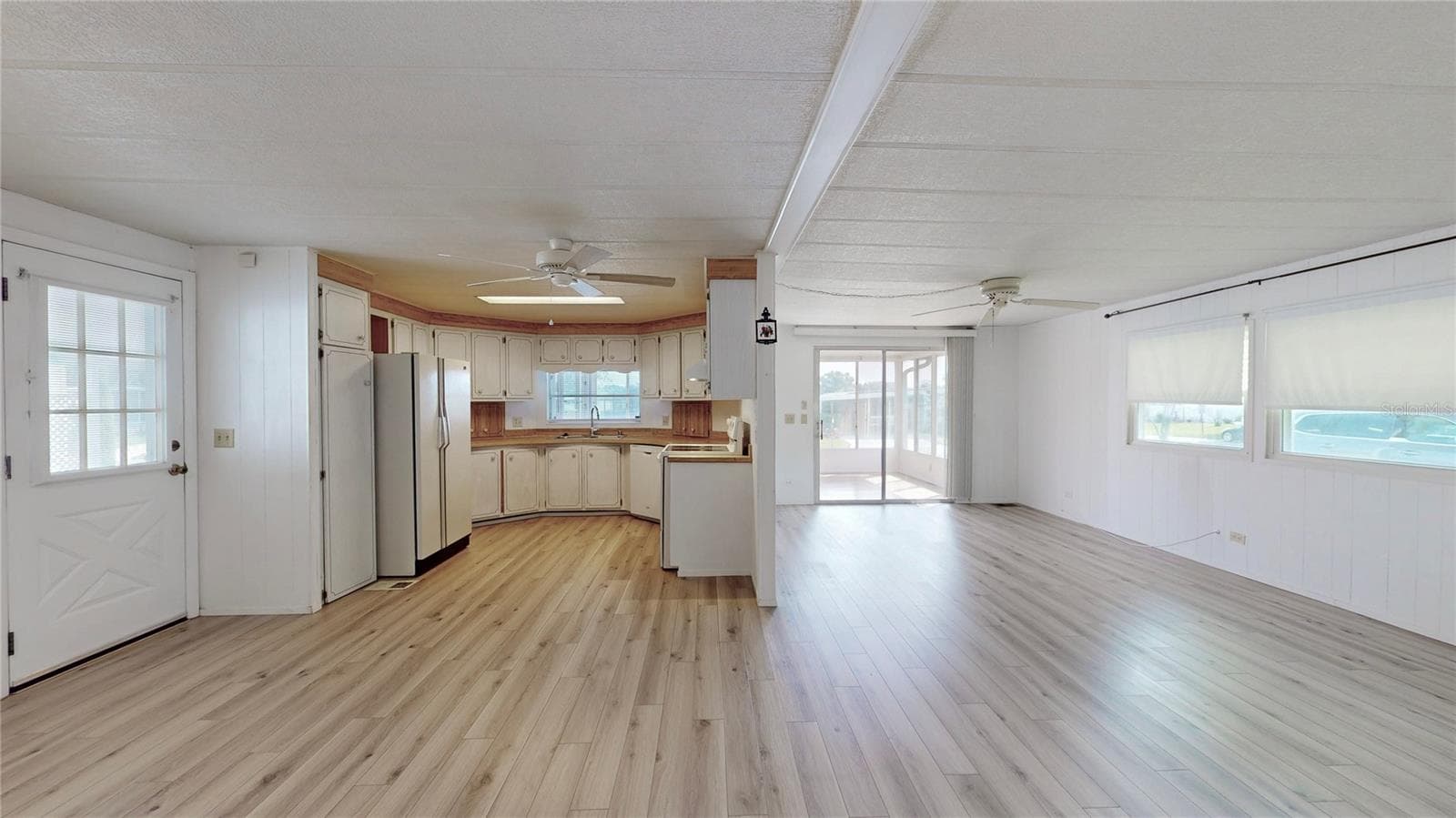 Manufactured Home at 717 SURREY PL, LEESBURG, photo 6 of 32