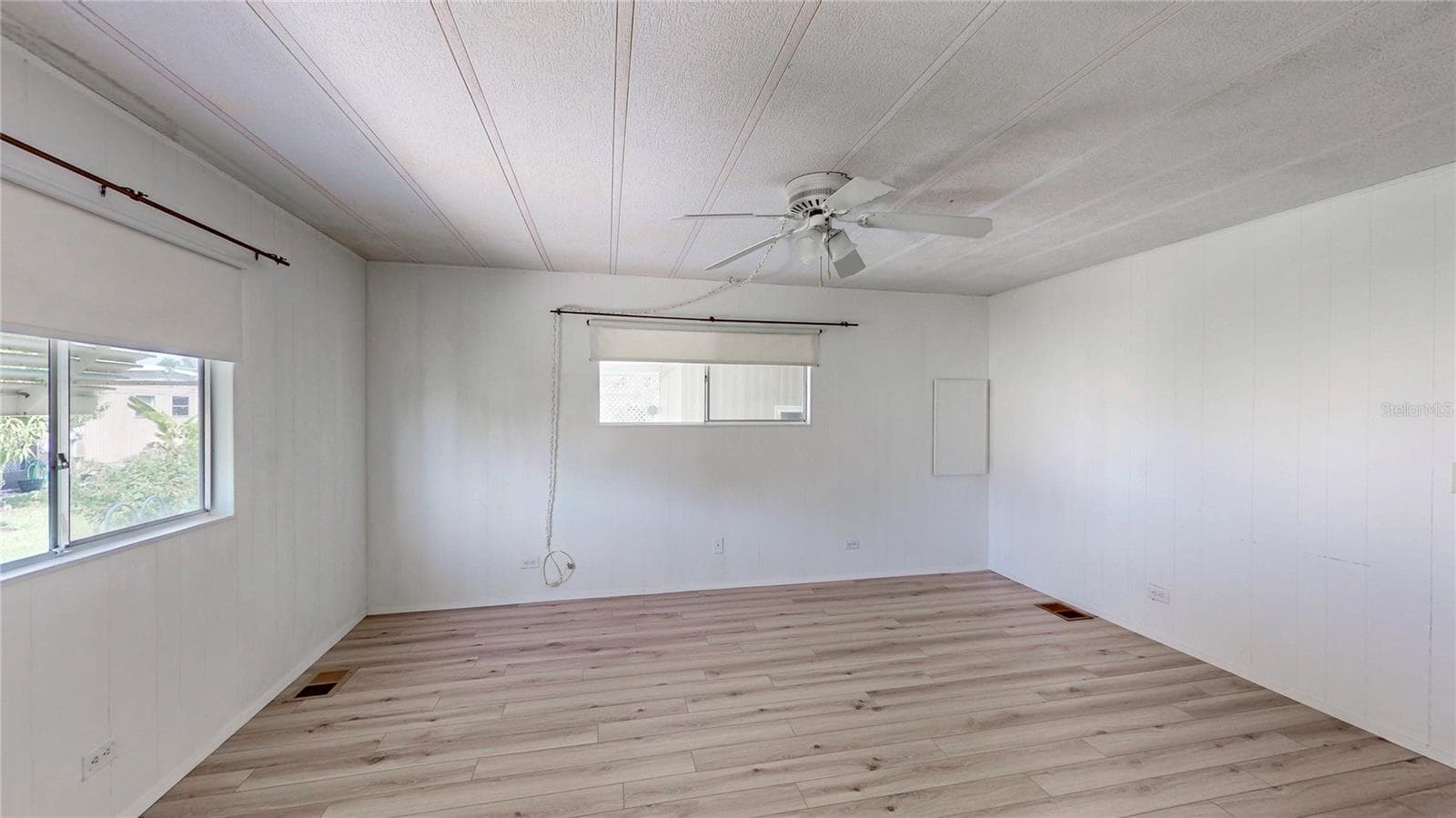 Manufactured Home at 717 SURREY PL, LEESBURG, photo 14 of 32