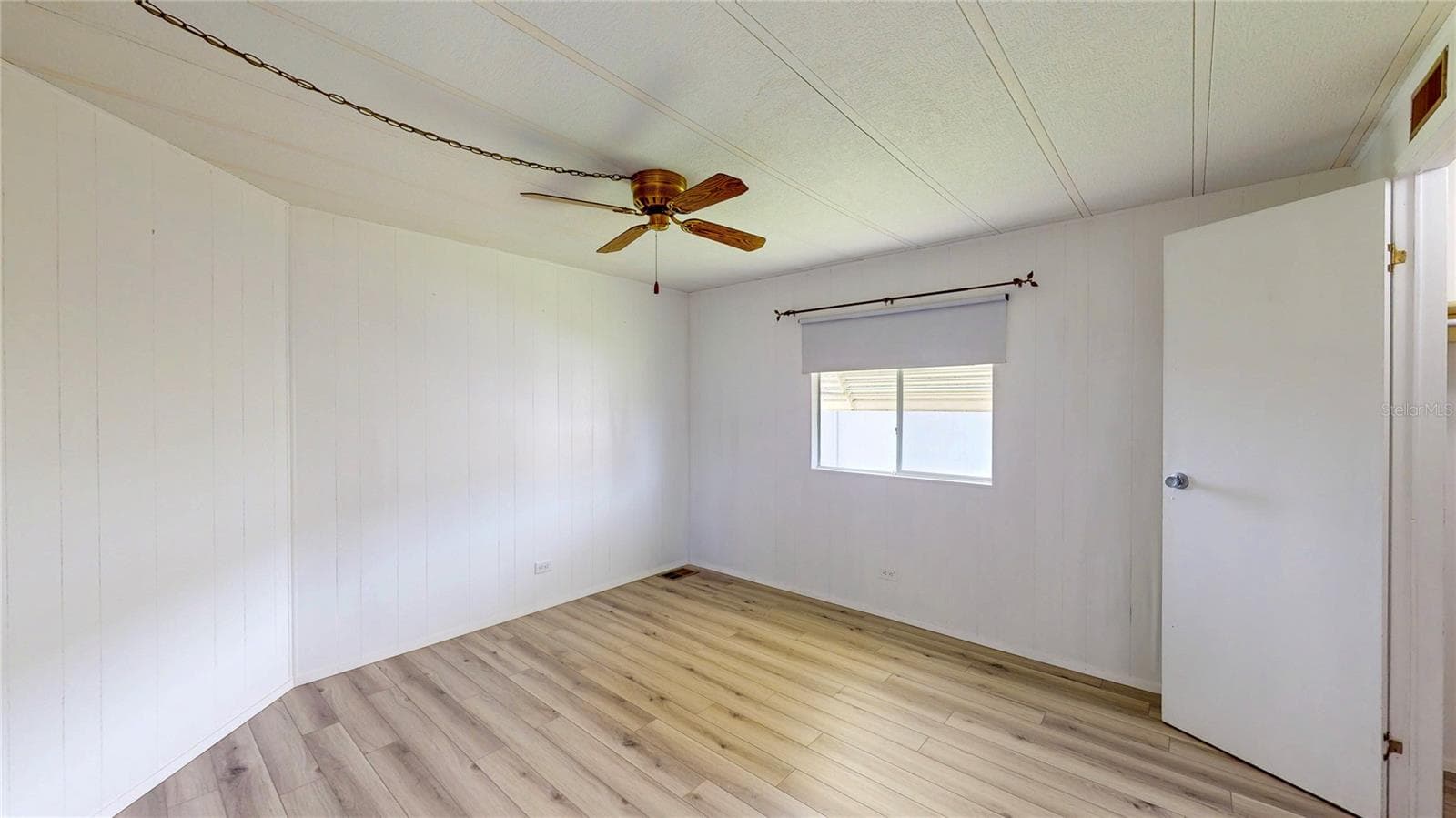 Manufactured Home at 717 SURREY PL, LEESBURG, photo 18 of 32