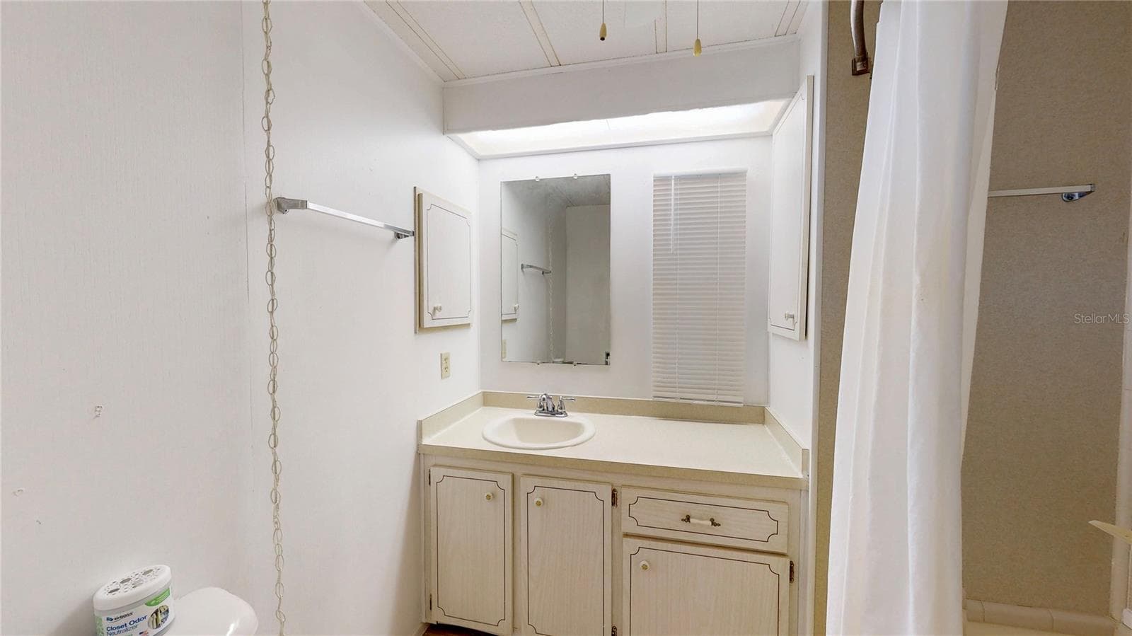 2nd bathroom - 717 SURREY PL, LEESBURG