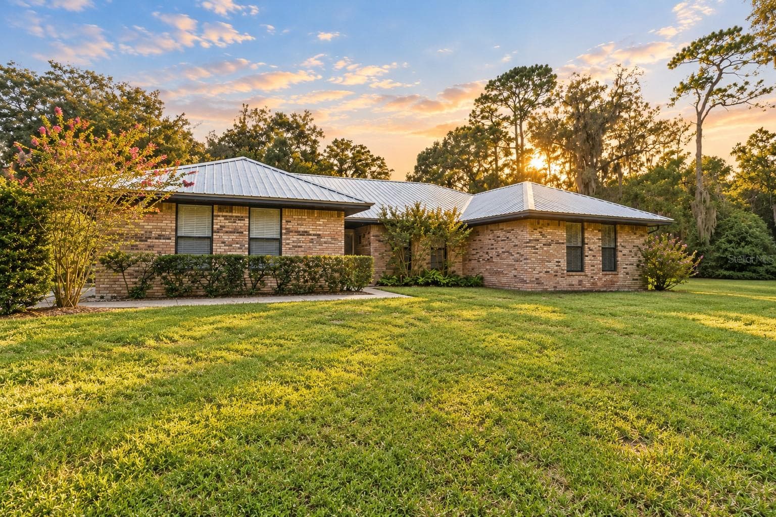 Single Family Residence at 1530 W BERESFORD RD, DELAND, photo 3 of 36