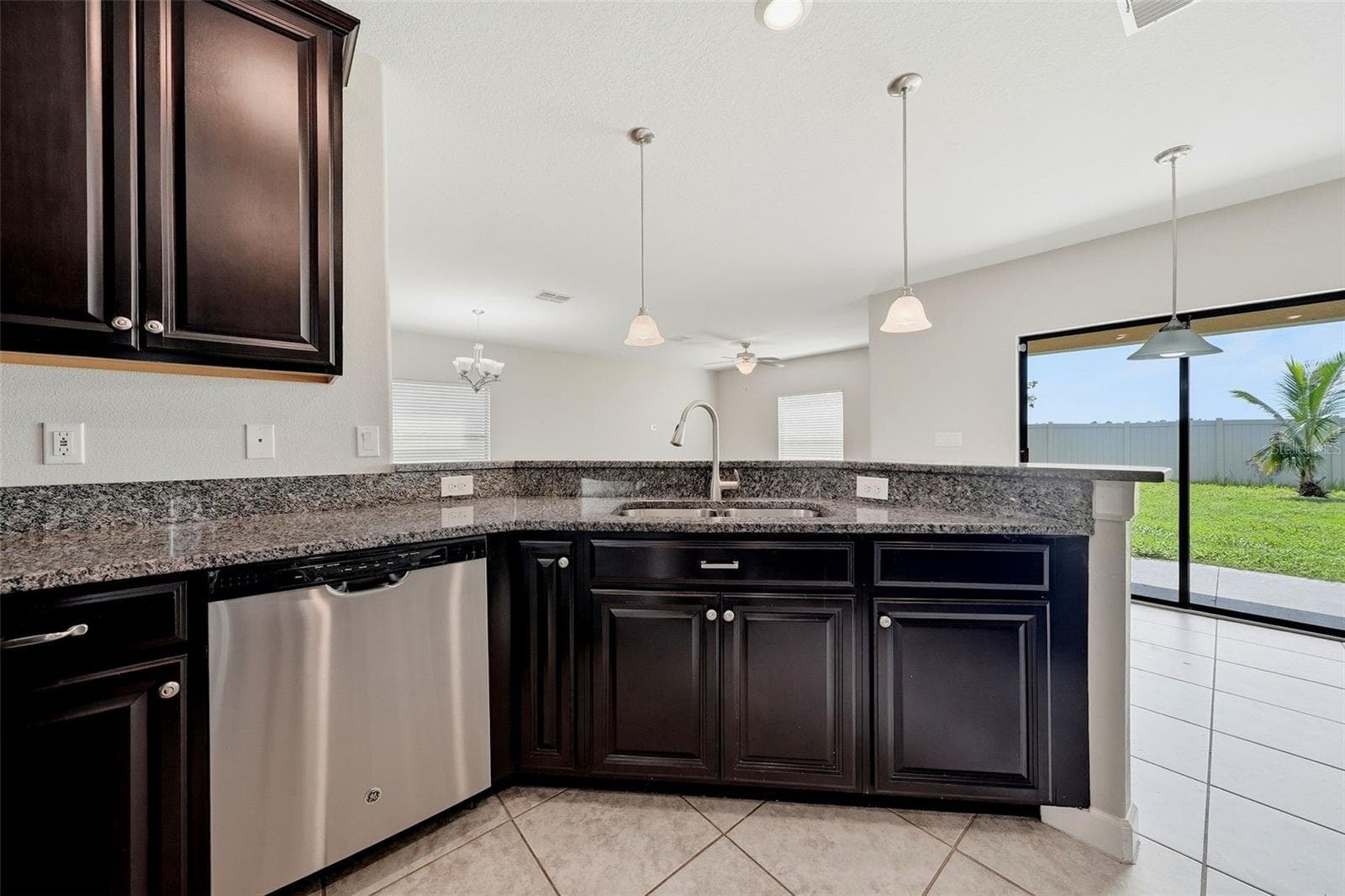 Single Family Residence at 10147 NEWMINSTER LOOP, RUSKIN, photo 7 of 23