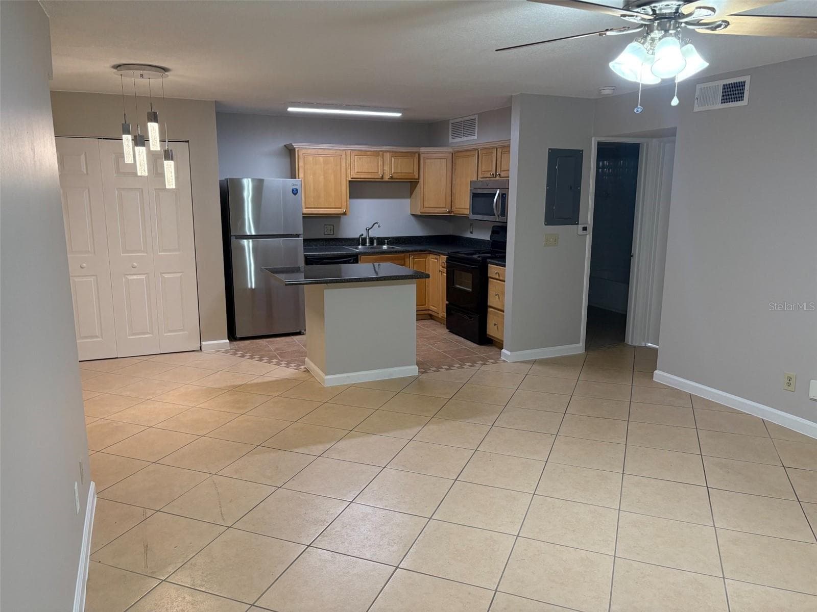 Condominium at 360 LAKEPOINTE DR #202, ALTAMONTE SPRINGS, photo 2 of 24