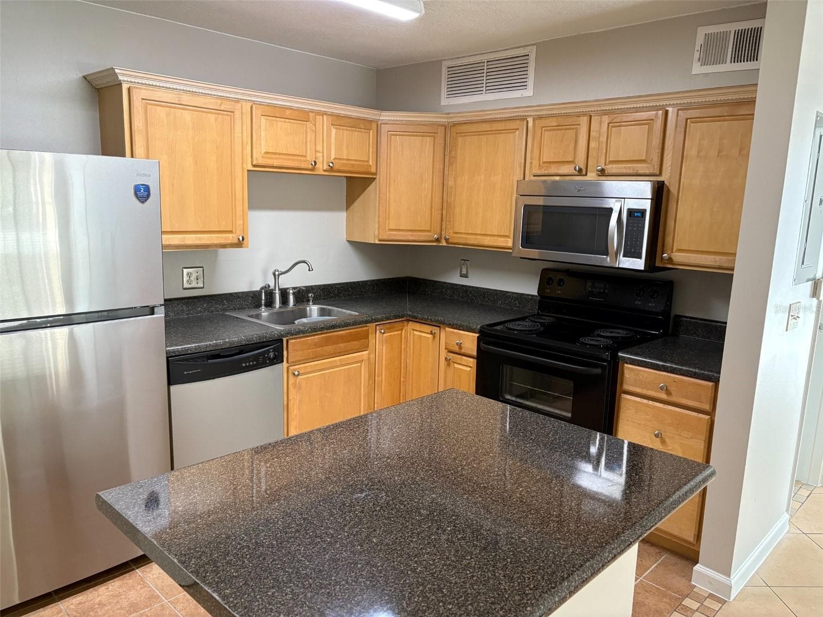 Condominium at 360 LAKEPOINTE DR #202, ALTAMONTE SPRINGS, photo 4 of 24