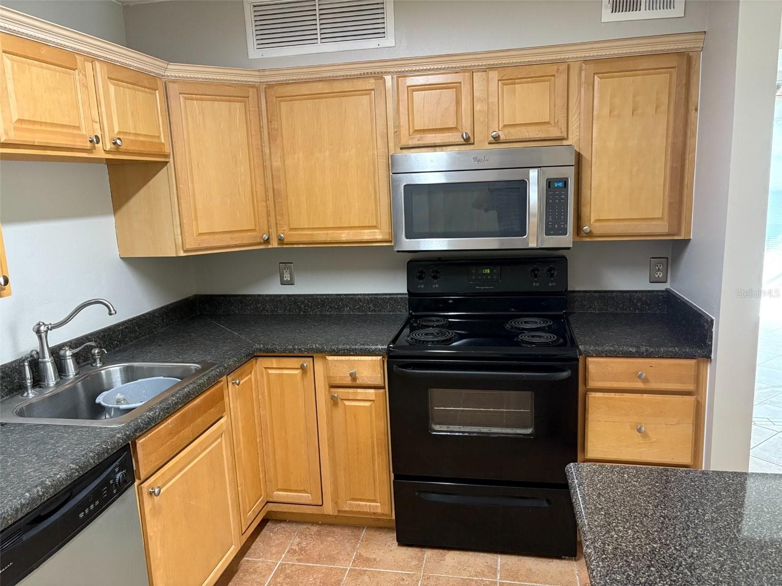 Condominium at 360 LAKEPOINTE DR #202, ALTAMONTE SPRINGS, photo 5 of 24