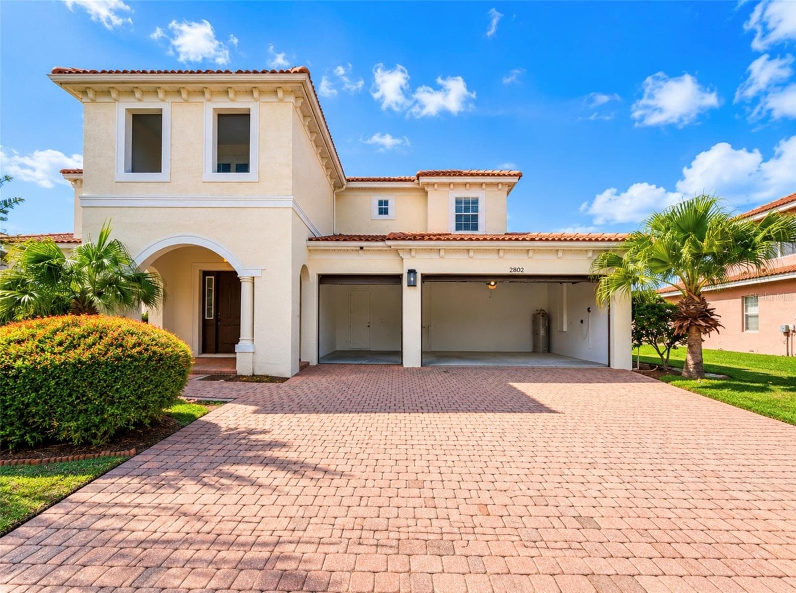 Spacious 3 car Garage - 2802 QUIET WATER TRAIL, KISSIMMEE
