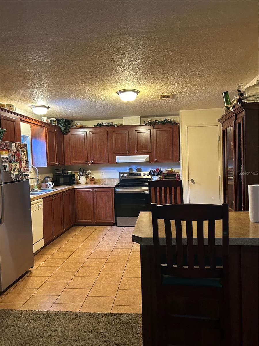 Manufactured Home at 7407 SABRE ST, ORLANDO, photo 3 of 13