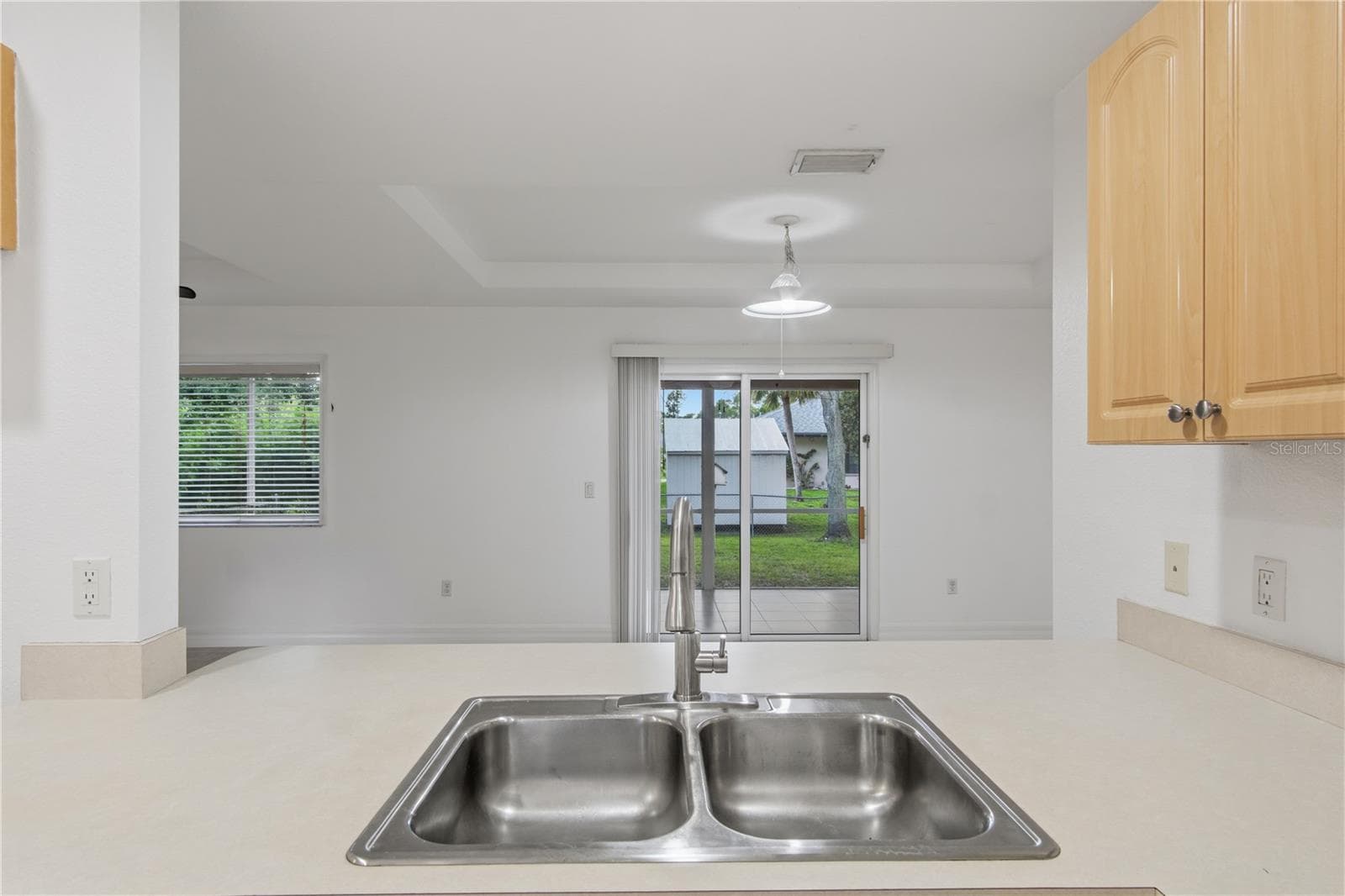 Kitchen overlooking living room - 17433 HARRIS AVE, PORT CHARLOTTE