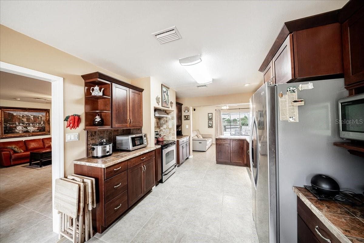 Single Family Residence at 250 E TARPON BLVD NW, PORT CHARLOTTE, photo 32 of 68