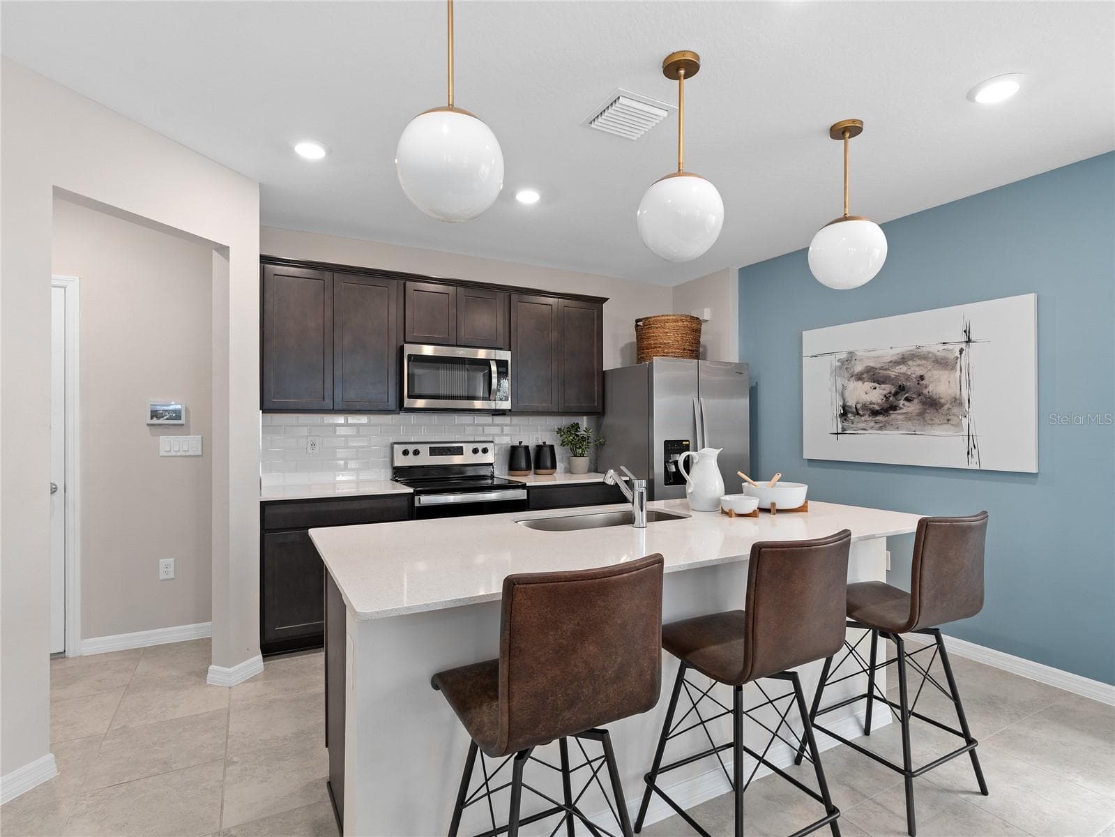 Model Home Design Only. Pictures and furnishings are for illustrative purposes only. Elevations, colors and options may vary. Furniture is for model home staging only. - 16735 SILVER BROOK WAY, WINTER GARDEN