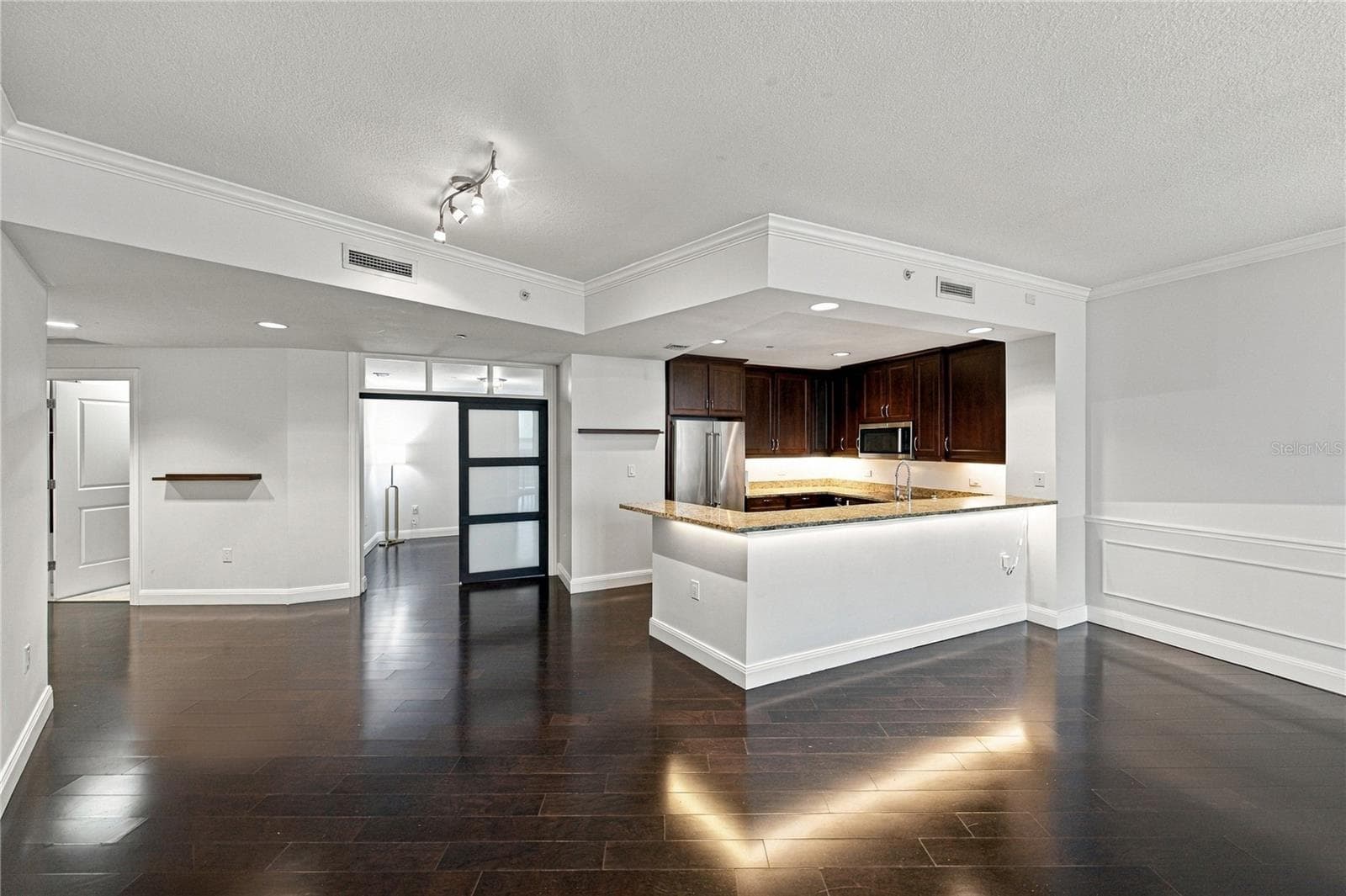 Condominium at 450 KNIGHTS RUN AVE #1103, TAMPA, photo 12 of 97