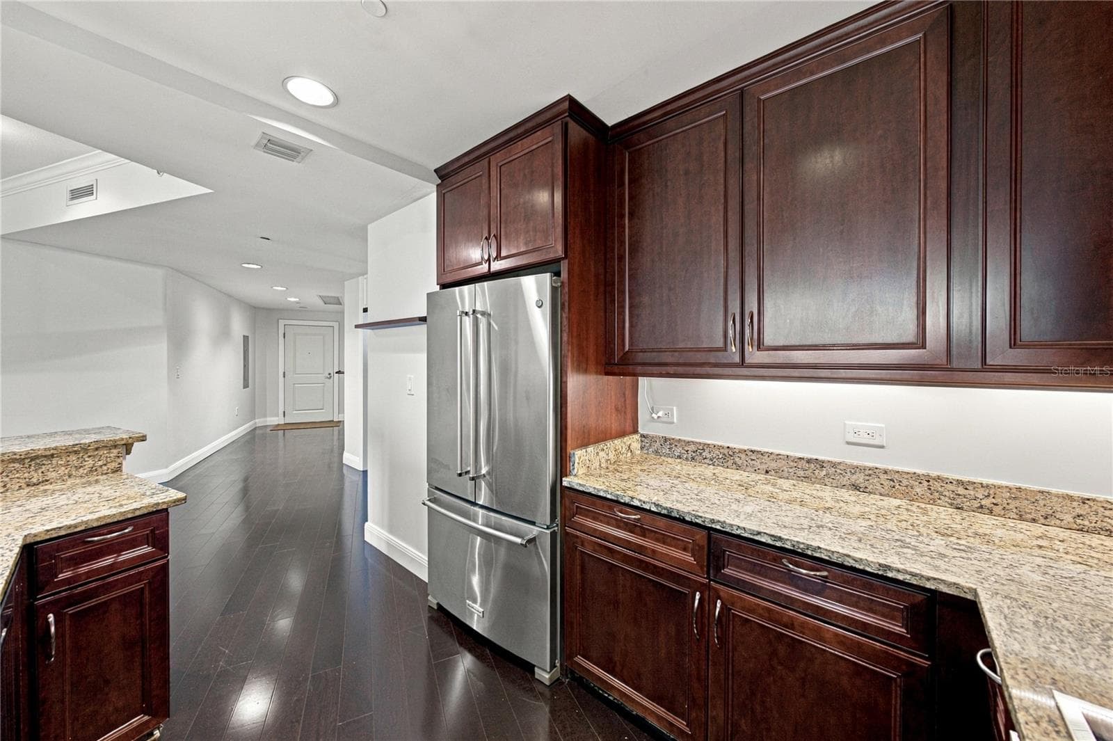 Condominium at 450 KNIGHTS RUN AVE #1103, TAMPA, photo 20 of 97