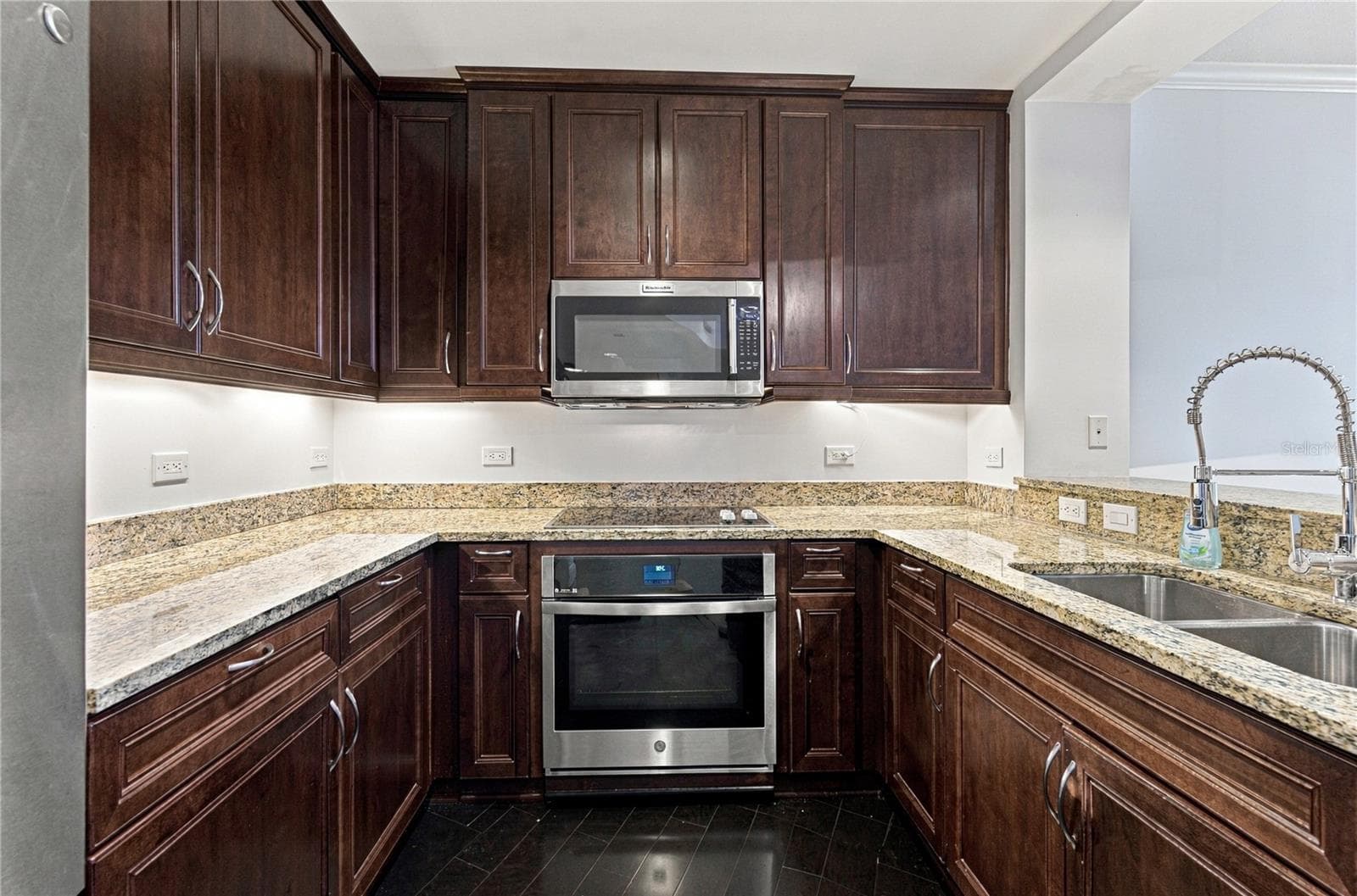 Condominium at 450 KNIGHTS RUN AVE #1103, TAMPA, photo 22 of 97