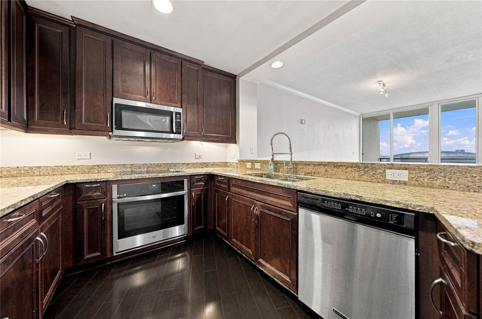Condominium at 450 KNIGHTS RUN AVE #1103, TAMPA, photo 24 of 97