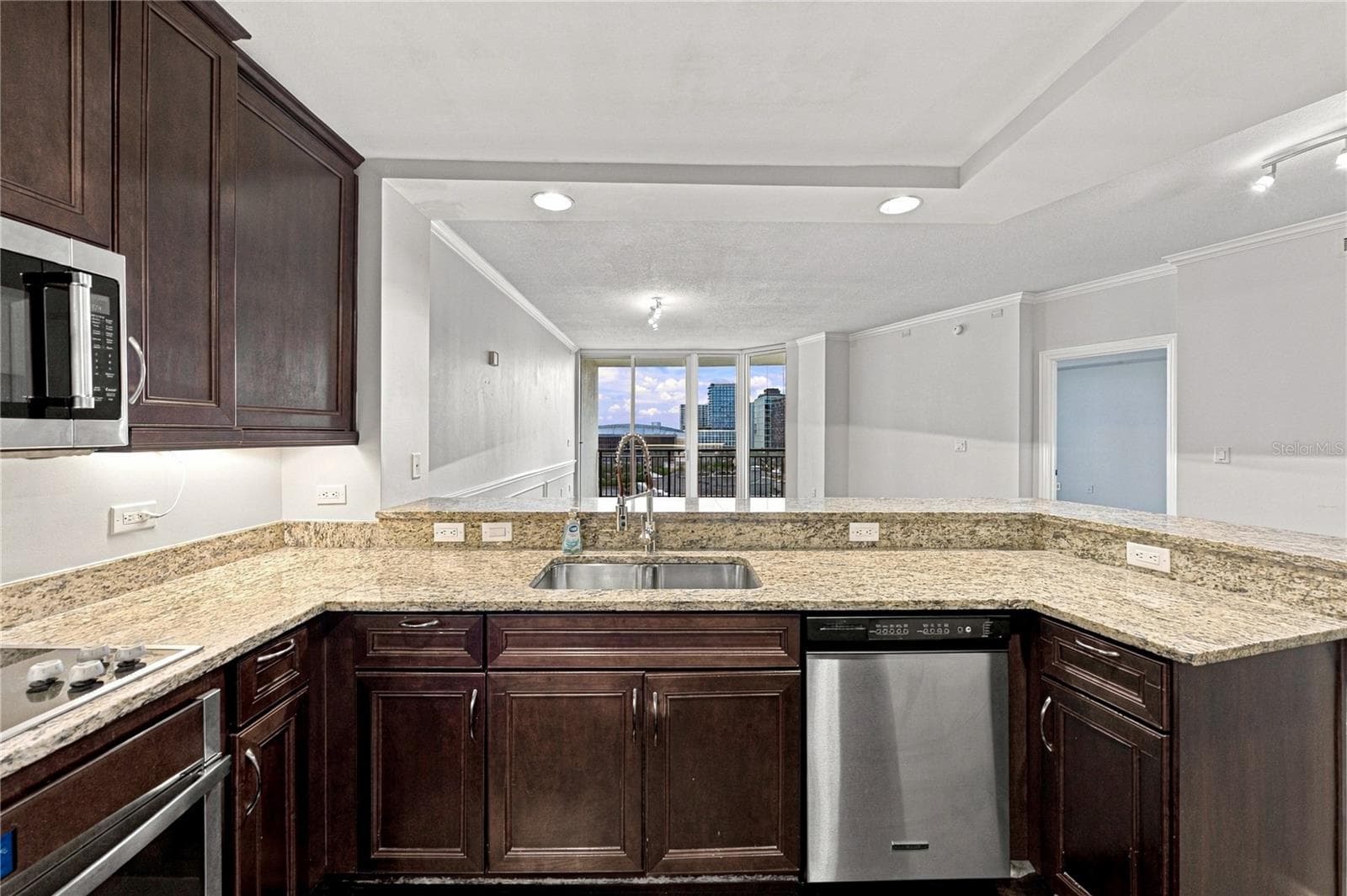 Condominium at 450 KNIGHTS RUN AVE #1103, TAMPA, photo 25 of 97