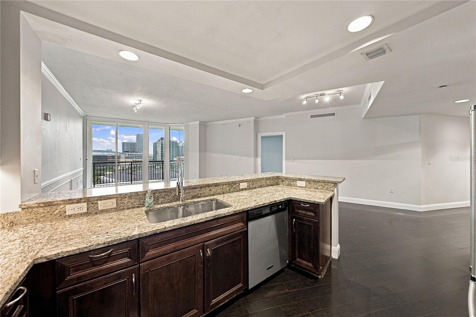 Condominium at 450 KNIGHTS RUN AVE #1103, TAMPA, photo 26 of 97