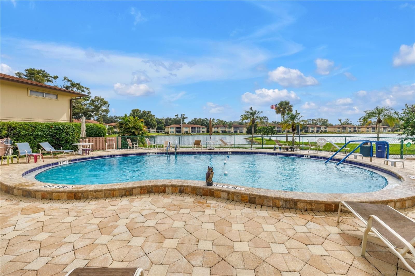 Inviting Community Pool - 4435 NARRAGANSET TRL #66A, SARASOTA