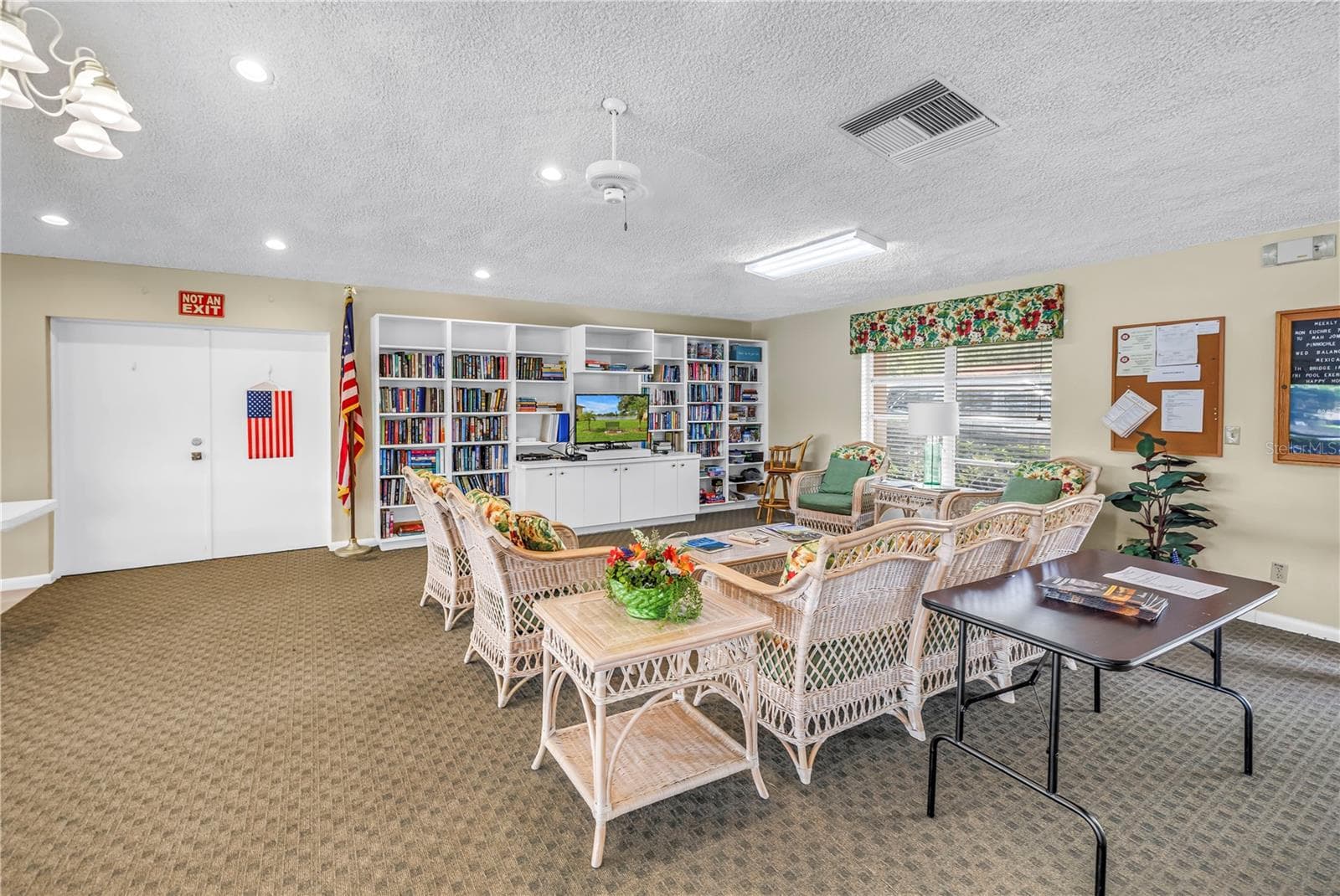 Library/TV Lounge - 4435 NARRAGANSET TRL #66A, SARASOTA