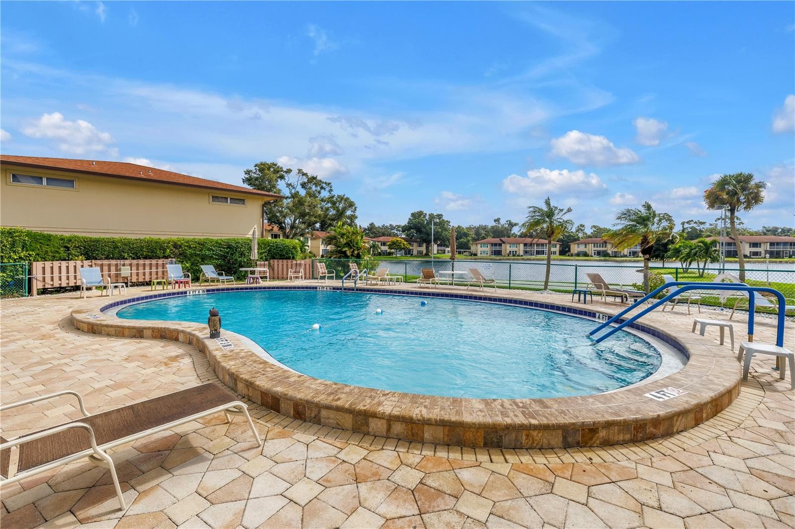 Large community pool - 4435 NARRAGANSET TRL #66A, SARASOTA