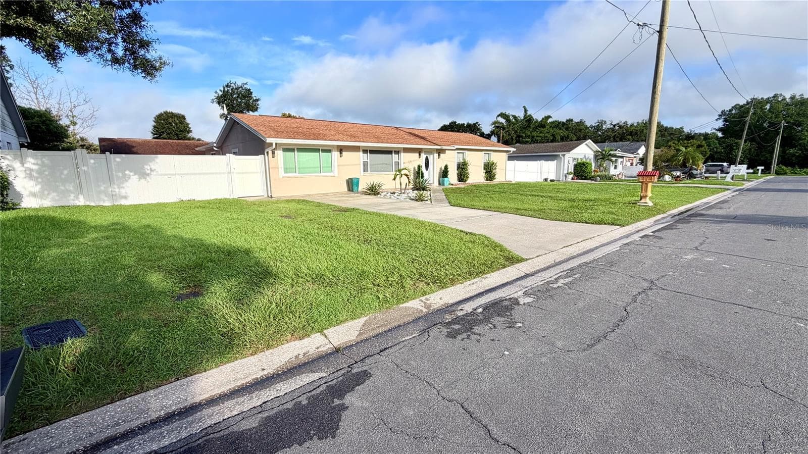 Single Family Residence at 7518 BLOSSOM AVE, TAMPA, photo 2 of 88