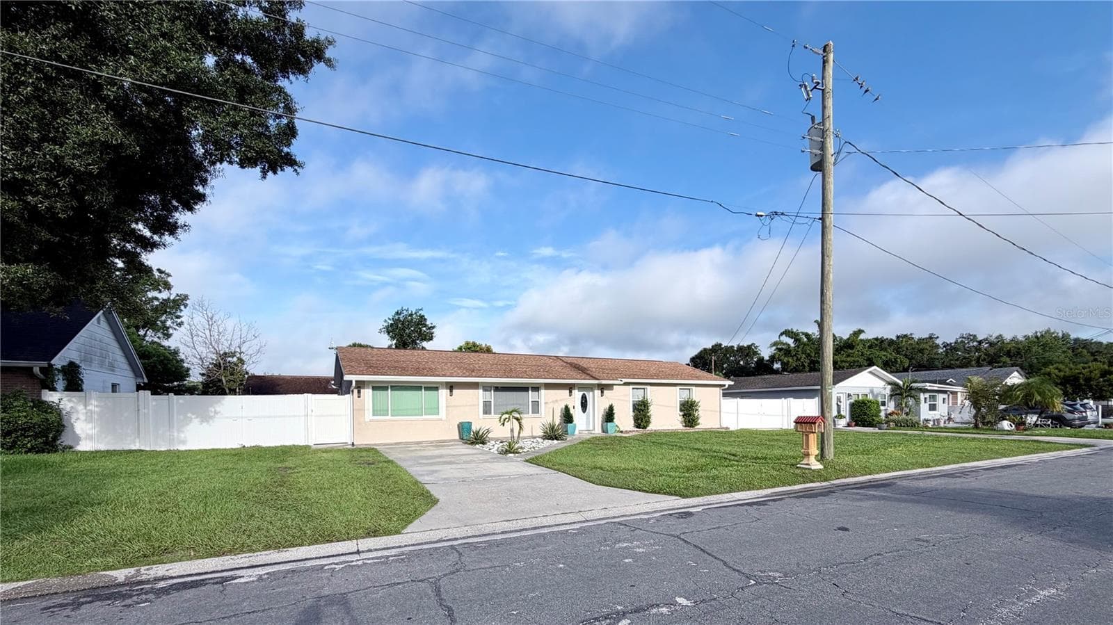 Single Family Residence at 7518 BLOSSOM AVE, TAMPA, photo 3 of 88