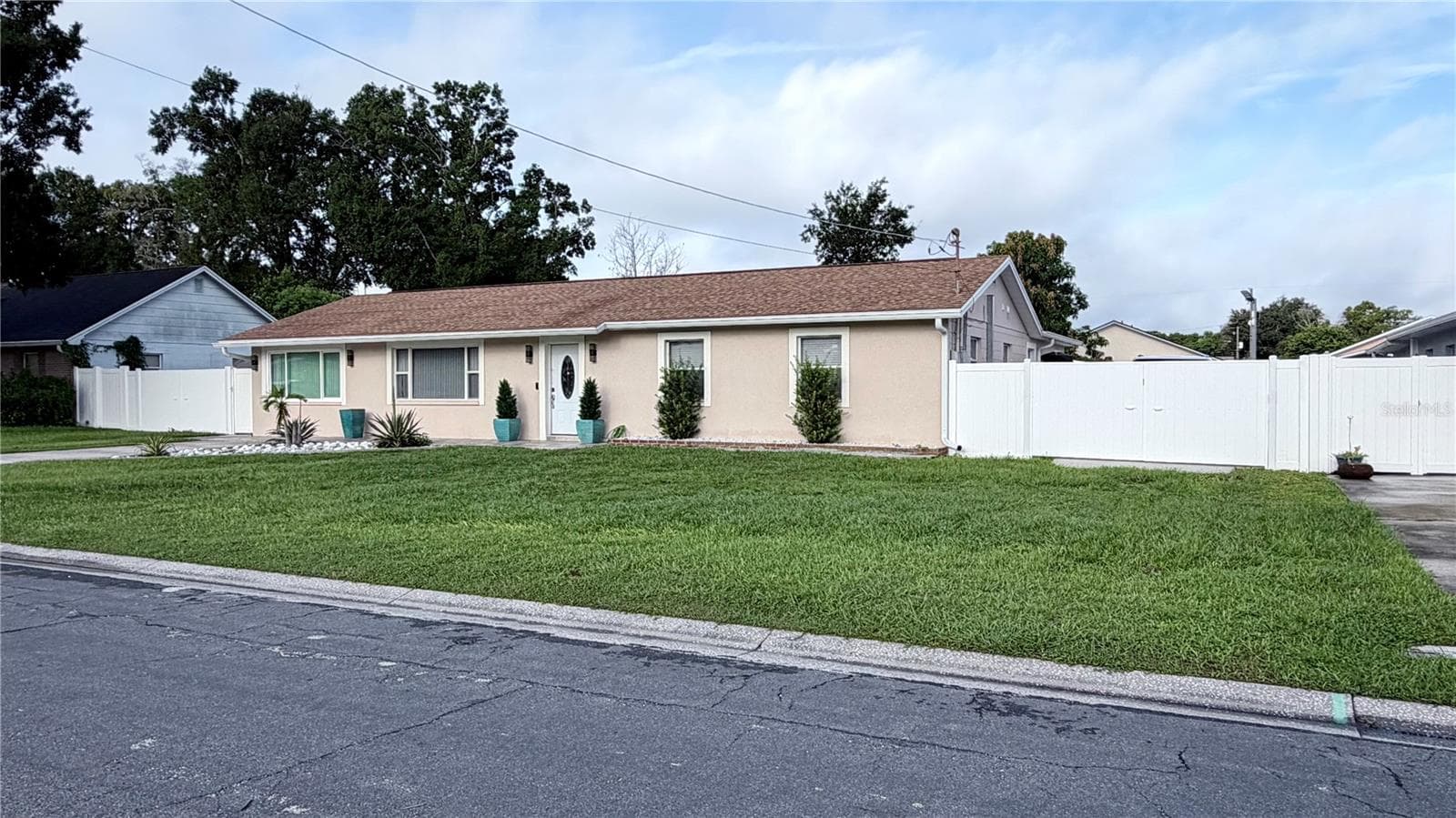 Single Family Residence at 7518 BLOSSOM AVE, TAMPA, photo 4 of 88