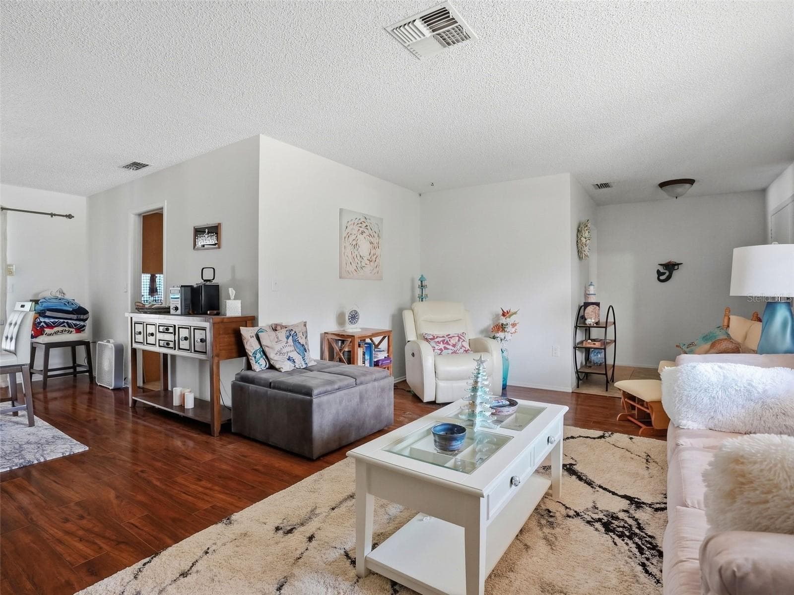 Living room - 13507 SHADBERRY LN, HUDSON