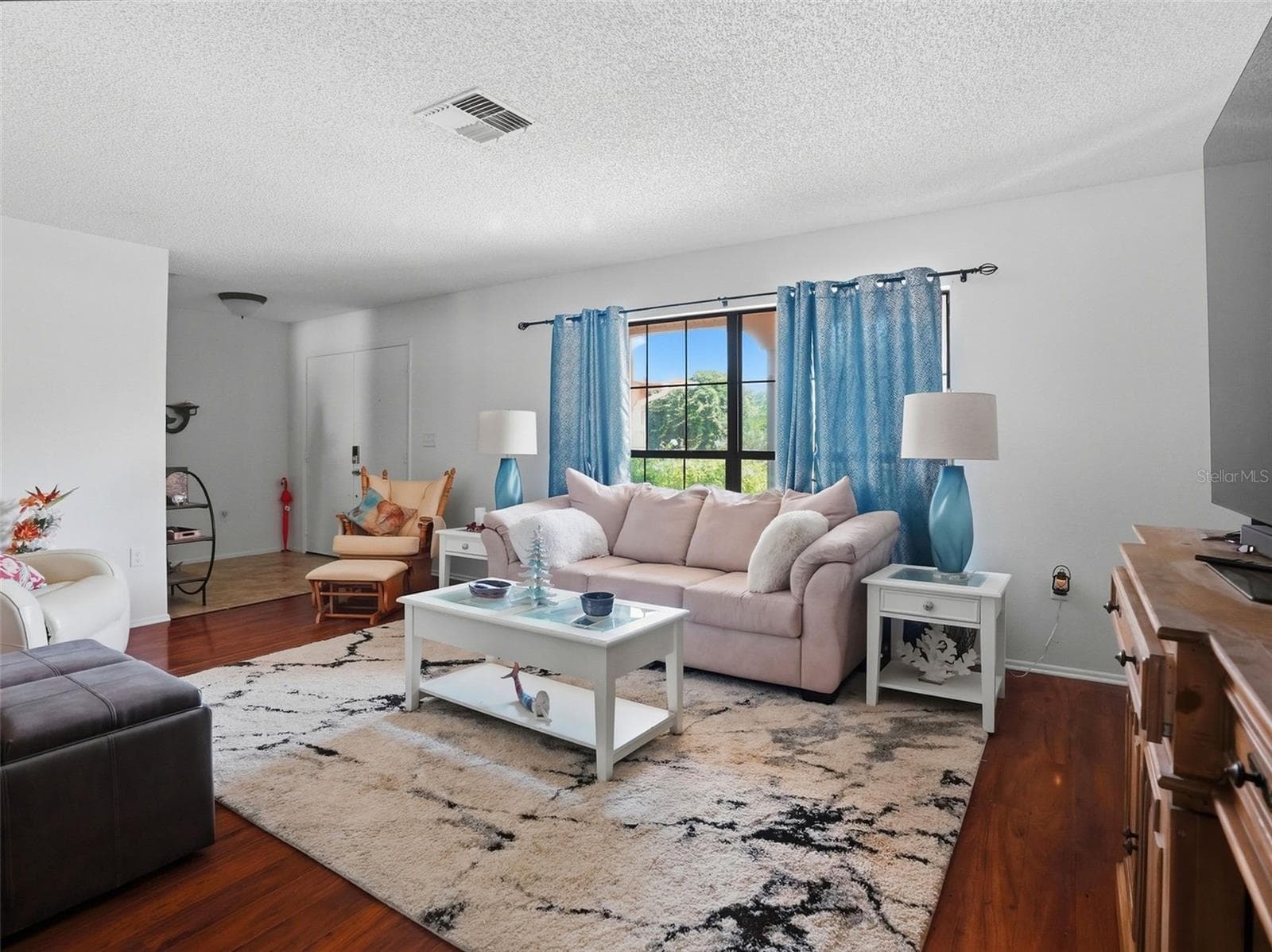 Living room - 13507 SHADBERRY LN, HUDSON