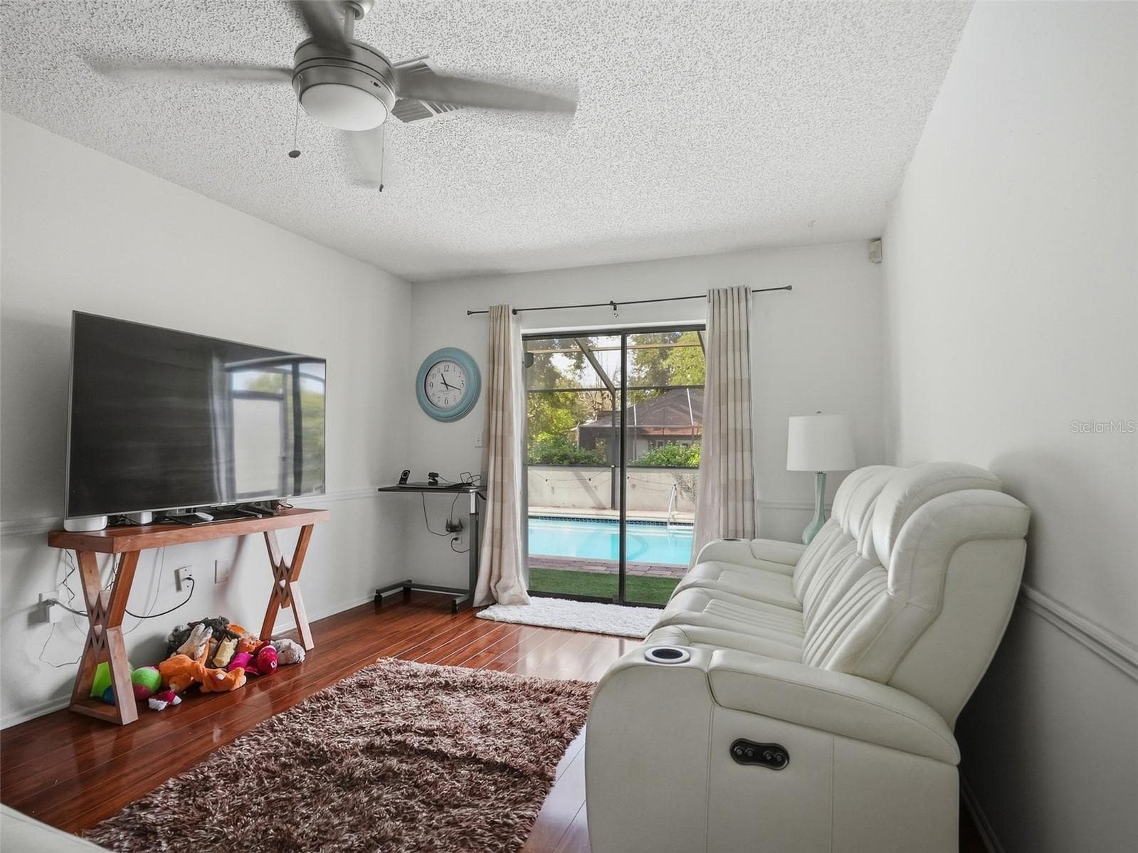Family room with pool - 13507 SHADBERRY LN, HUDSON