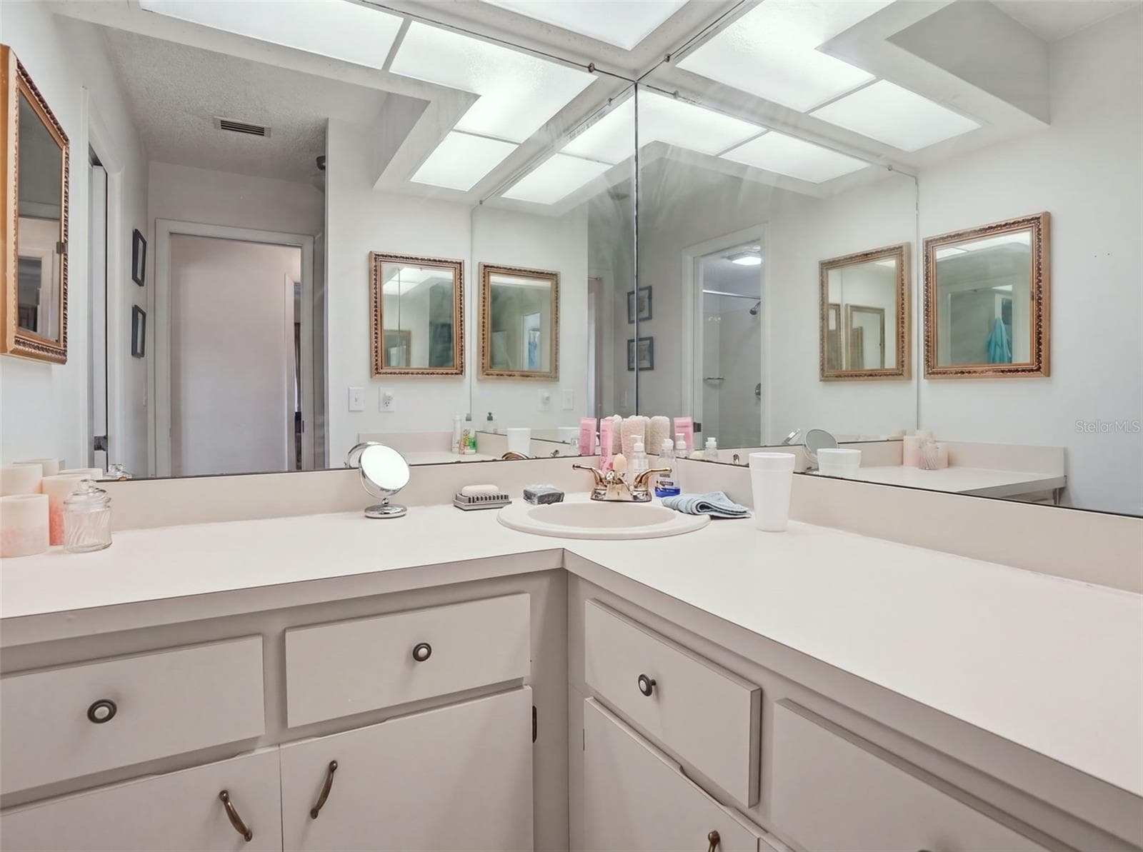Master bath - 13507 SHADBERRY LN, HUDSON