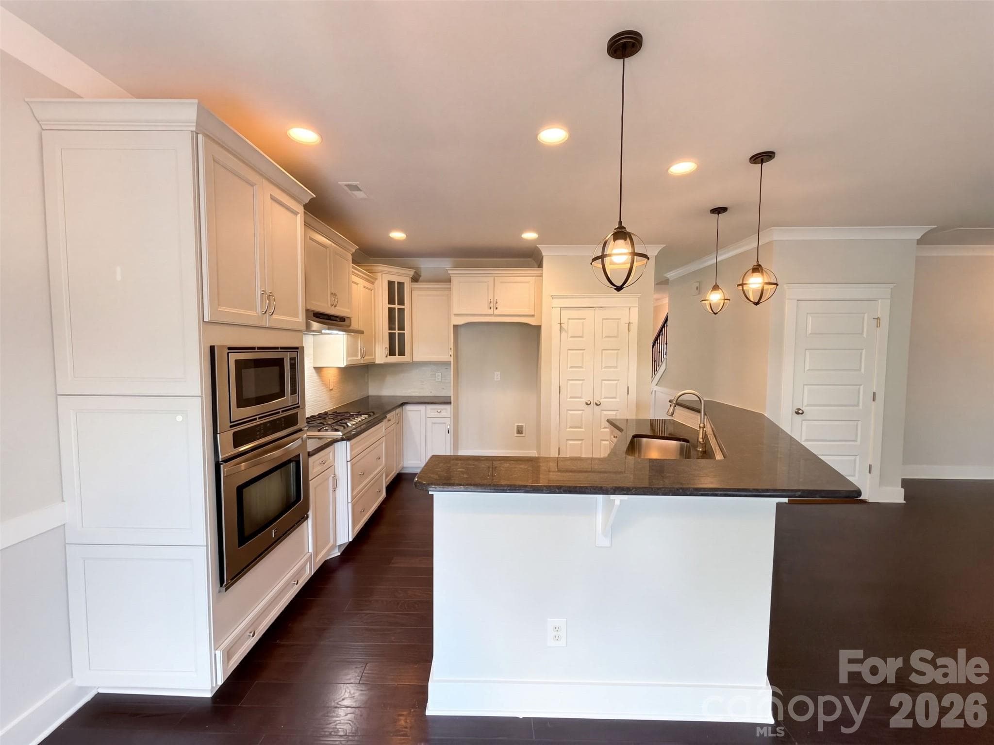 Single Family Residence at 7412 Canova Lane, Charlotte, photo 2 of 35
