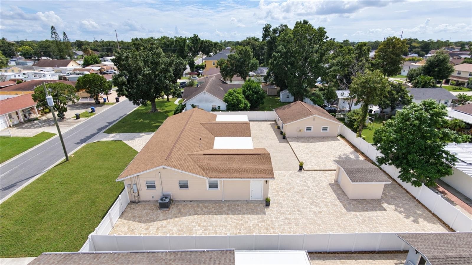 Single Family Residence at 7518 BLOSSOM AVE, TAMPA, photo 5 of 88
