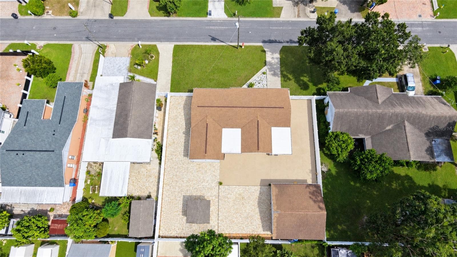 Single Family Residence at 7518 BLOSSOM AVE, TAMPA, photo 6 of 88