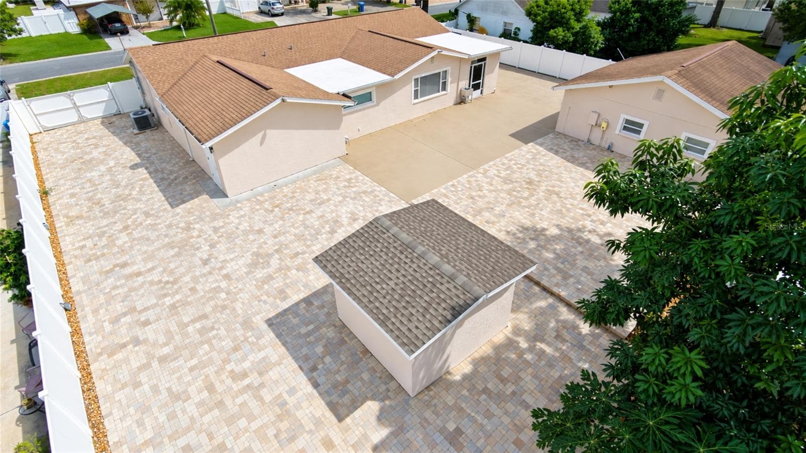 Single Family Residence at 7518 BLOSSOM AVE, TAMPA, photo 10 of 88
