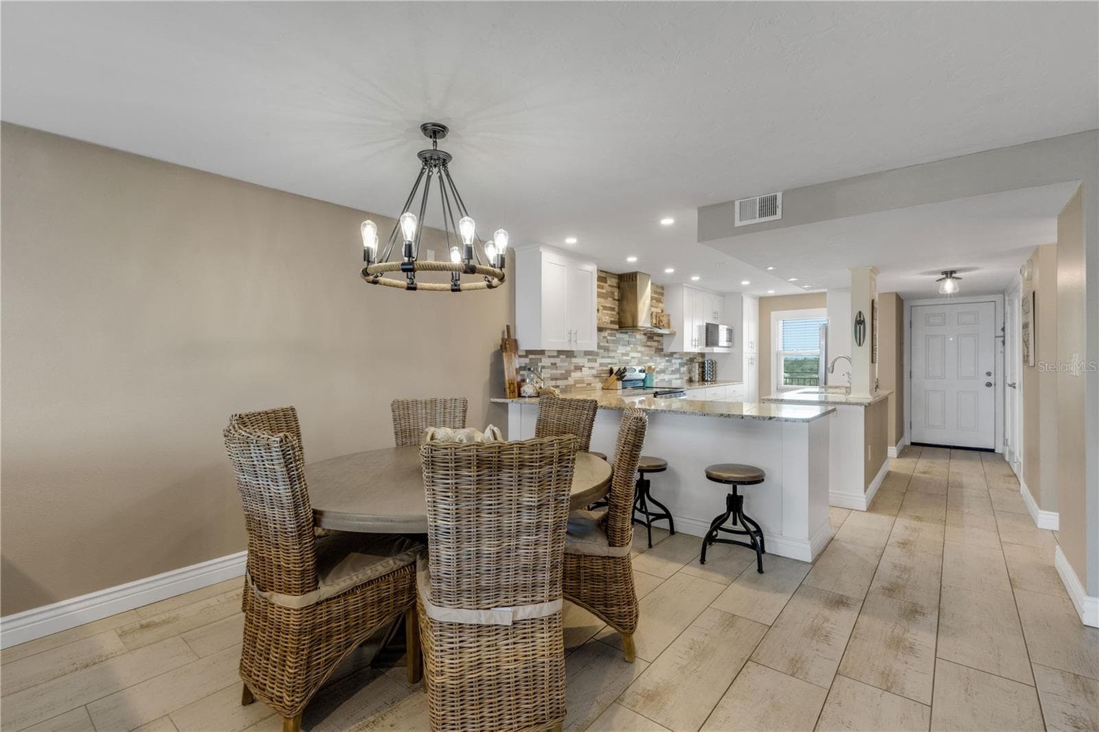 Dinning - 420 BEACH RD #507, SARASOTA